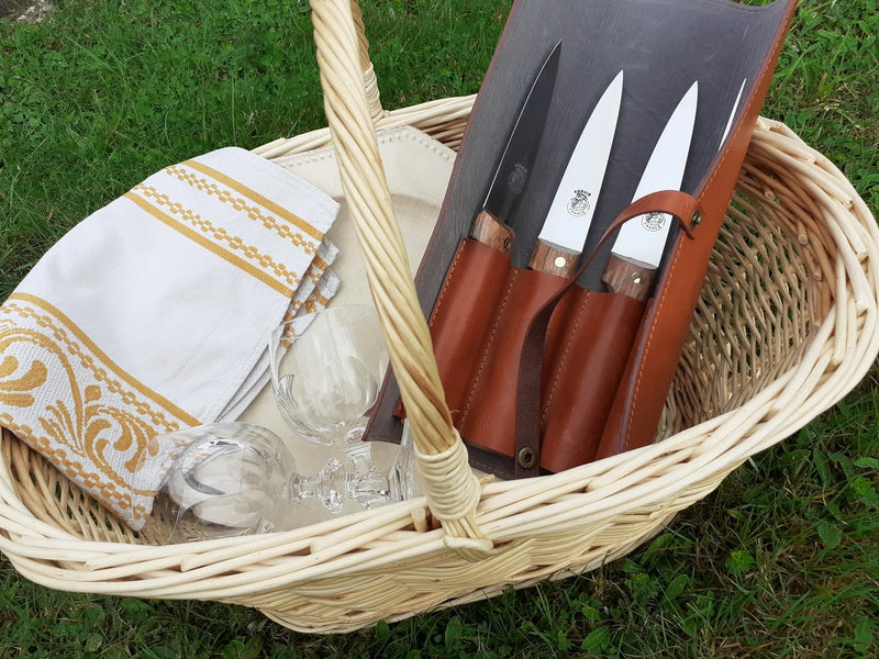 media image for au nain boucher set of 4 rosewood handle steak knives in leather pouch 3 226