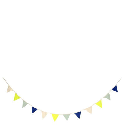 product image of blue knitted flag garland by meri meri 1 526