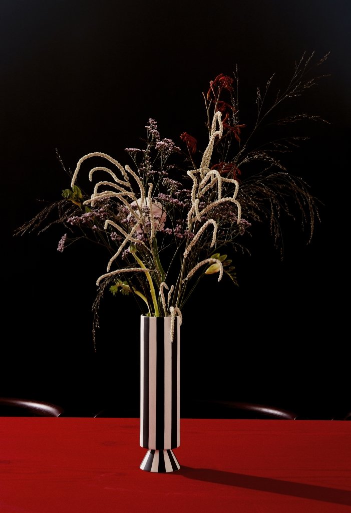 toppu high vase in black white by oyoy 2
