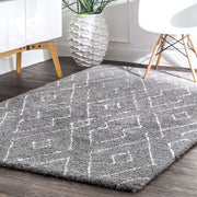 Hand Tufted Beaulah Shaggy Rug in Grey by NuLOOM