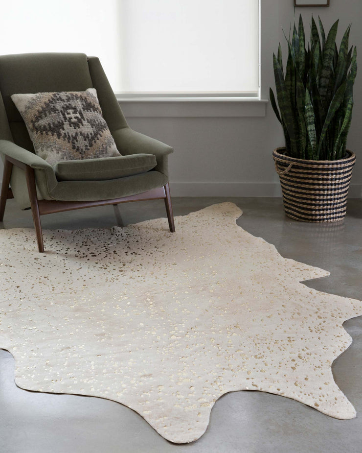 Bryce Rug in Ivory & Champagne design by Loloi